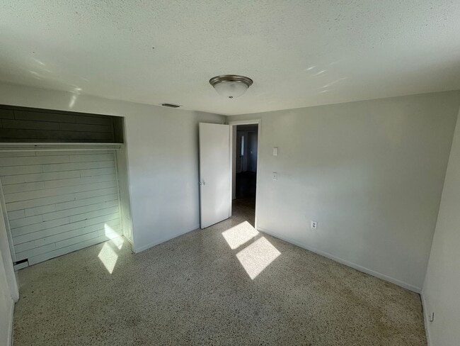 Building Photo - 2/1/1 New Port Richey