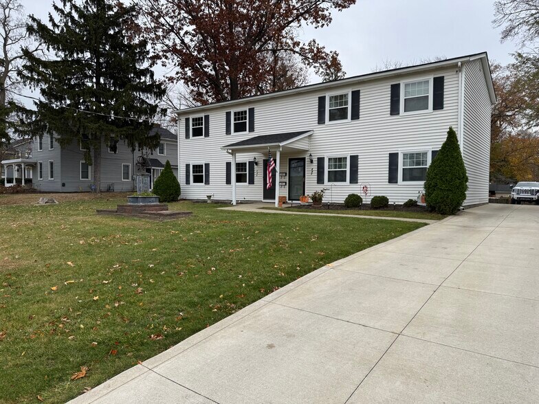 Building Photo - 545 Mentor Ave