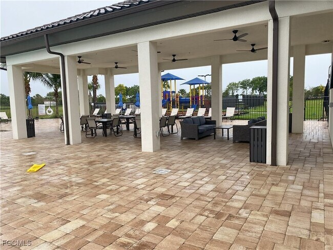 Building Photo - 3261 Altimira Dr