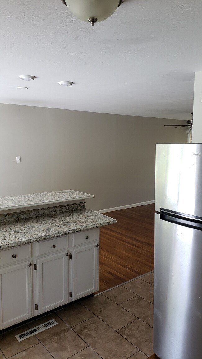 Building Photo - 10418 Monarch Dr Saint Louis, MO 63136