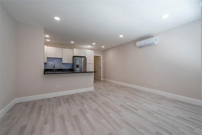 Building Photo - 628 NE 8th Ave