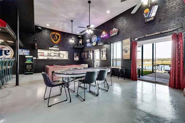 Building Photo - 3008 Point Cove