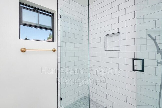 Building Photo - 2747 Reynard Way