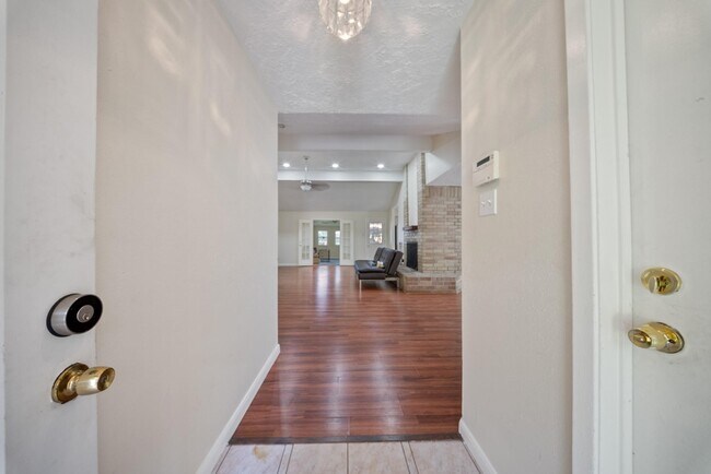 Building Photo - 15738 Tammany Ln