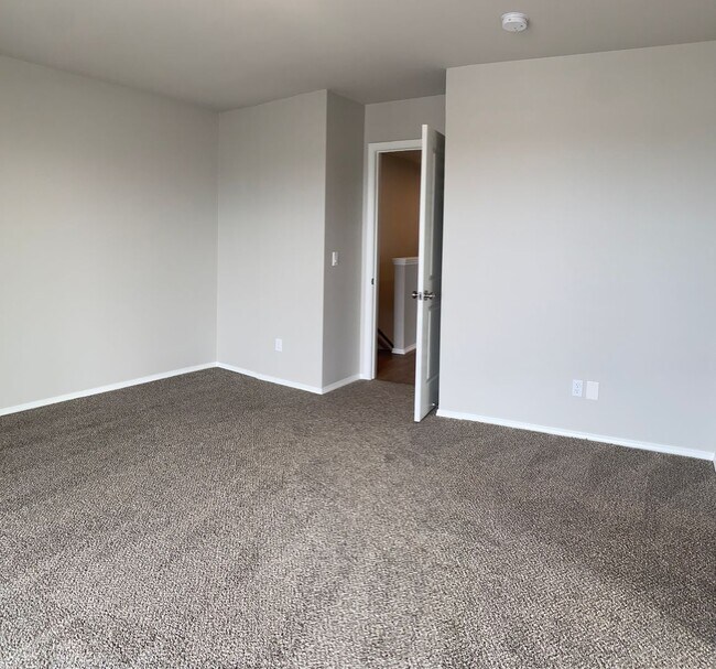 Building Photo - 51 Phoebe Ln