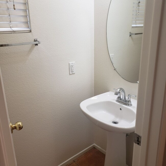 Building Photo - Nice 3 Bedroom/ 3 Bathroom Home in Moreno Valley!!!