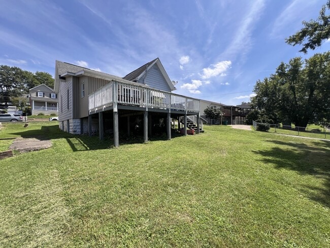 Building Photo - 2301 Hamill Ave