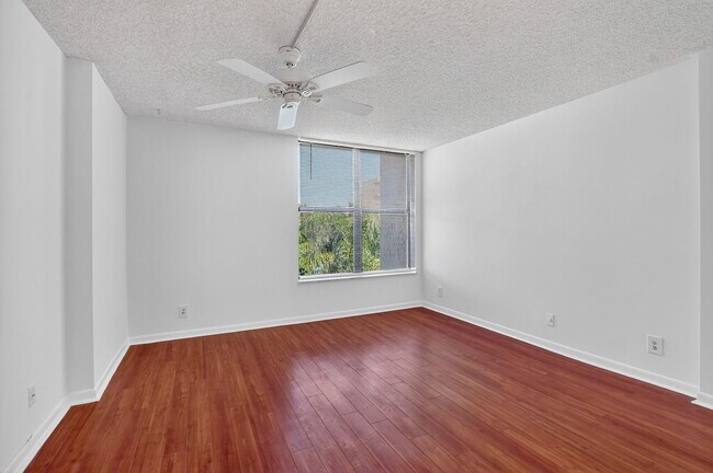 Building Photo - 11 Royal Palm Way