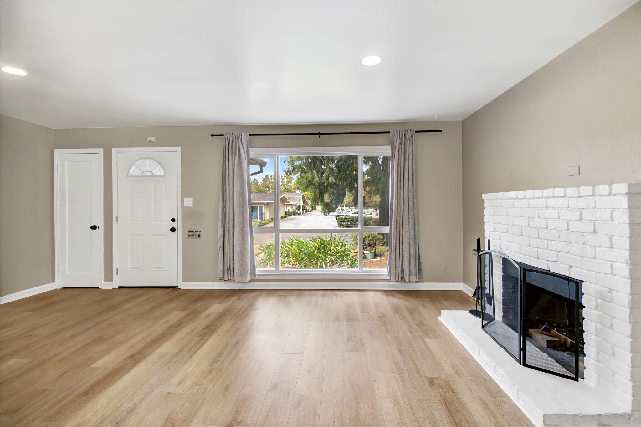 Building Photo - 47 Fallon Ln