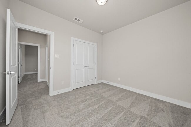 Building Photo - 219 Pinnacle Ln