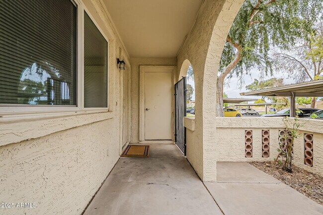 Building Photo - 5136 E Evergreen St