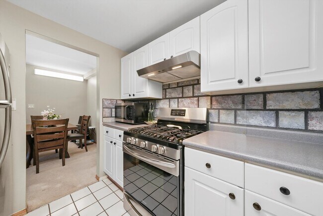 Building Photo - 1460 Fairlane Dr