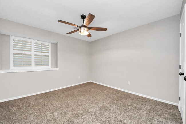 Building Photo - 1410 Long View Dr