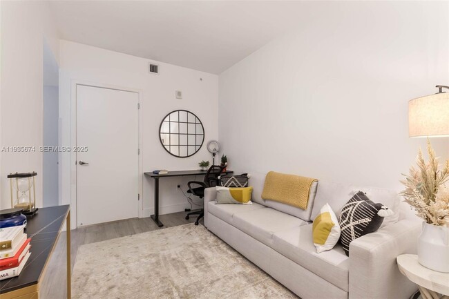 Building Photo - 1010 Brickell Ave