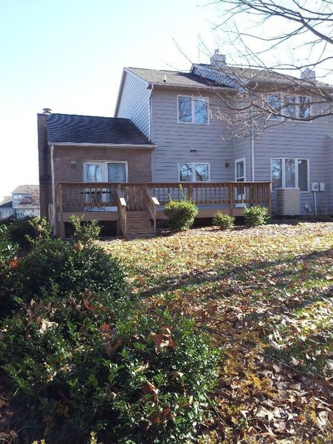 Building Photo - Woods Edge End Town Home with 2 Car Garage - Rent TBD