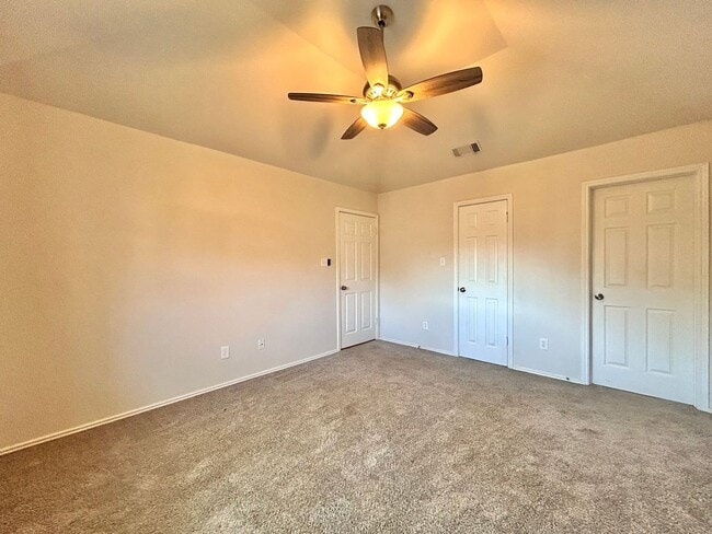 Building Photo - Bright and Comfortable 3BR/2BA Home with Garage & Backyard