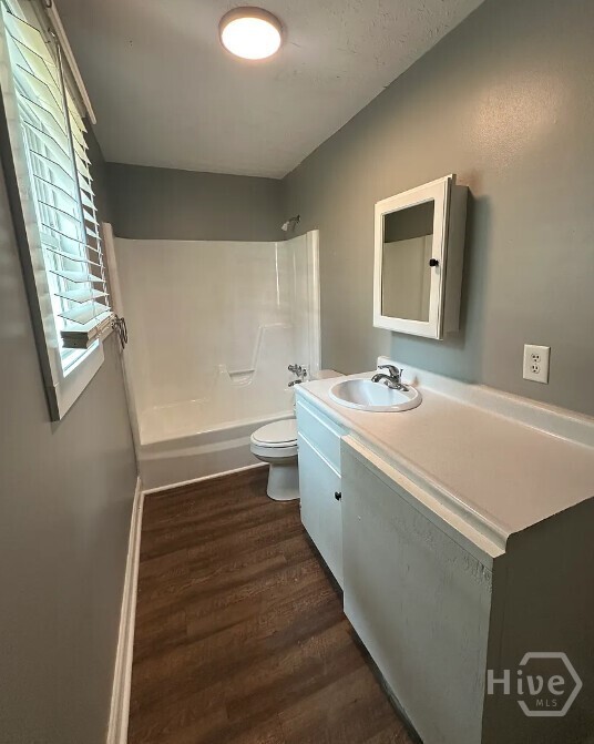 Building Photo - 260 Little St