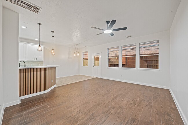 Building Photo - 16118 Market Garden Ln