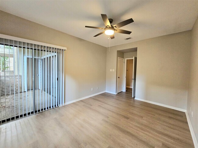 Building Photo - 3500 Tangle Brush Dr