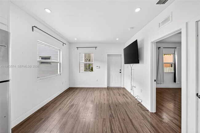 Building Photo - 1460 NW 2nd St