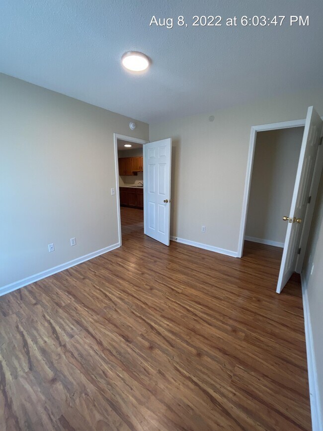 Building Photo - 258 Lakeview Dr
