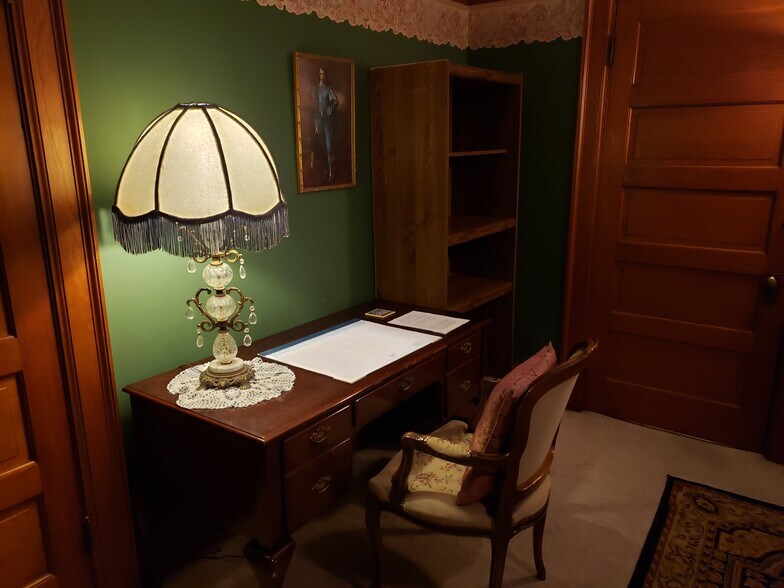 French Room $1350 - 2374 Mission Inn Ave