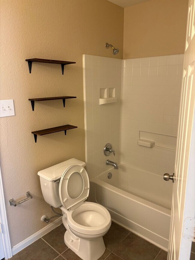 Building Photo - AVAILABLE NOW!