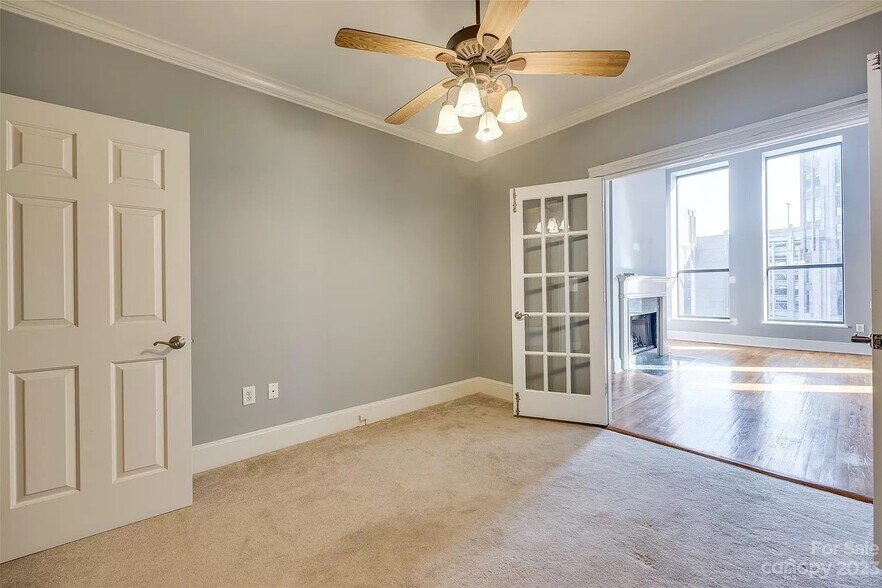 Building Photo - 127 N Tryon St