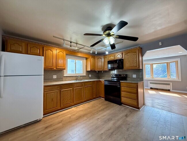 Building Photo - 37 Alexander Ave