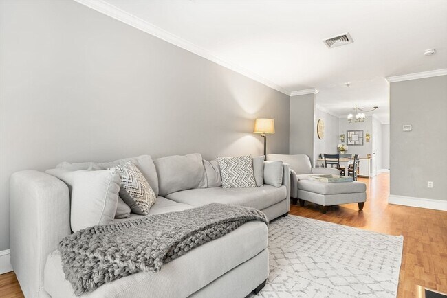 Building Photo - 24 S Bulfinch St