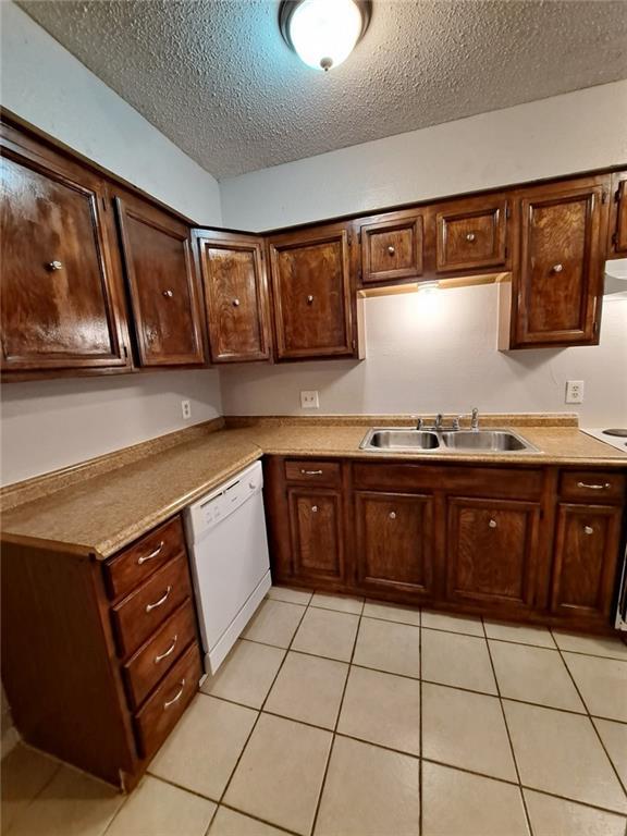 Building Photo - 5001 Middlecoff Dr