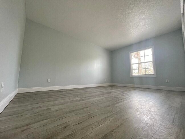 Building Photo - 4730 Coquina Key Dr SE