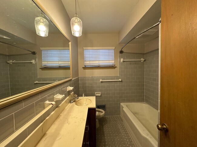 Building Photo - 5538 Rich Rd