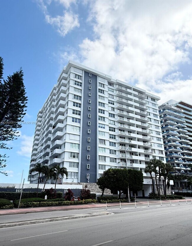 Building Photo - 5825 Collins Ave