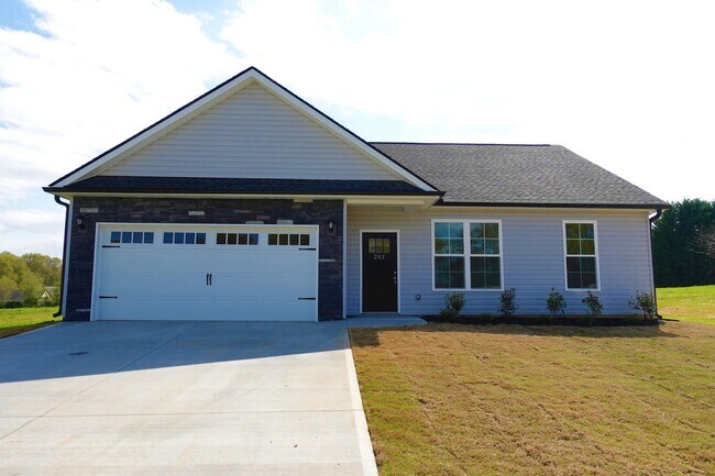 Primary Photo - 202 Turkey Trot Rd