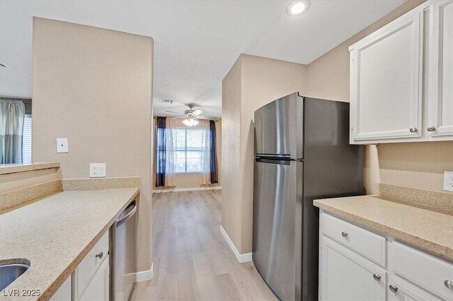 Building Photo - 350 S Durango Dr