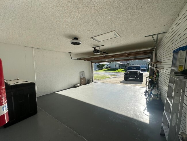 Building Photo - 5810 NW 37th Ave