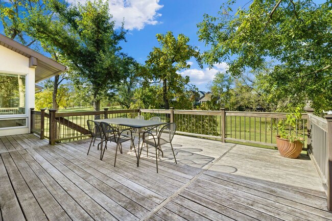 Building Photo - 515 NW D St