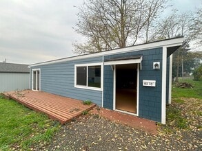 Building Photo - Coquille Living