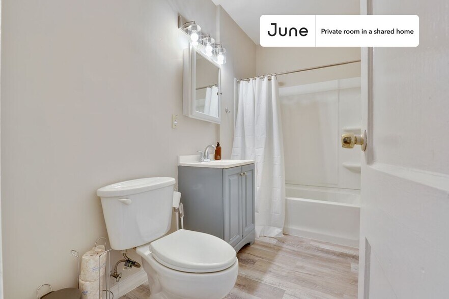 Building Photo - Room in Shared 4 bed/1 bath home