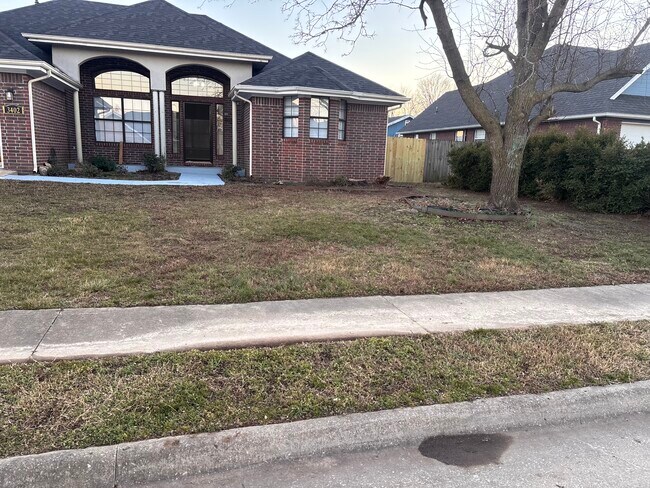 Building Photo - 3402 W Center St