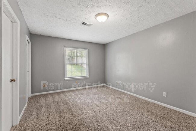 Building Photo - 3340 Featherston Dr