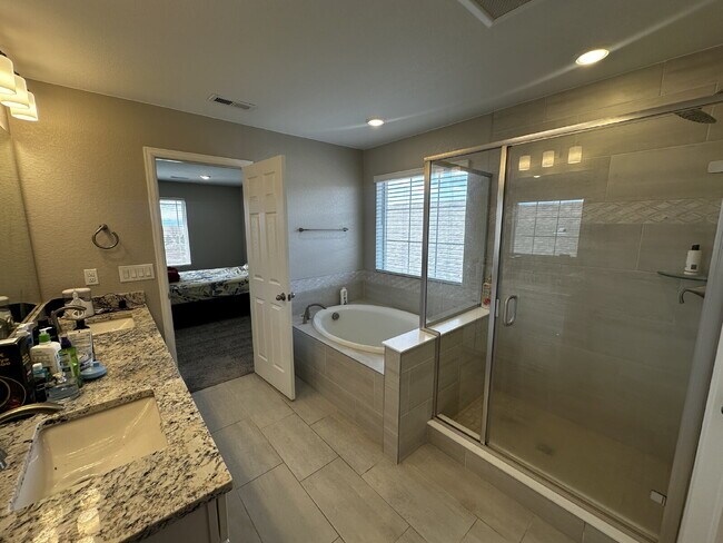 Building Photo - Available May! Beautiful home in Murphy Creek!
