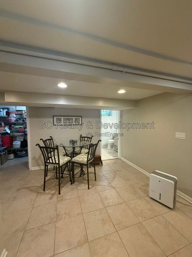 Building Photo - 6953 W Summerdale Ave