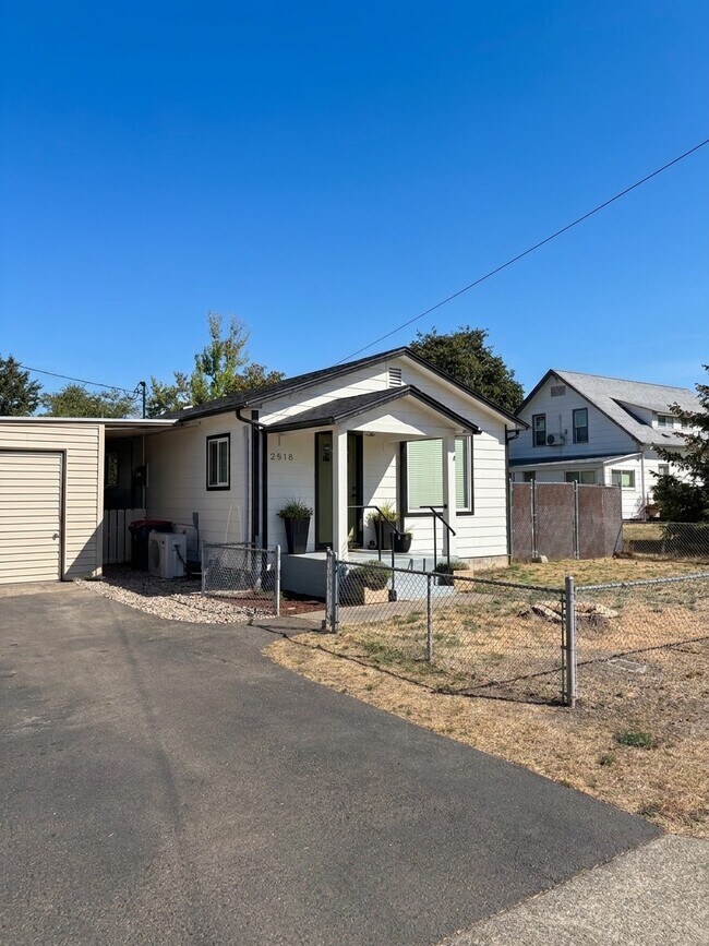 Building Photo - 2518 Tennessee Dr
