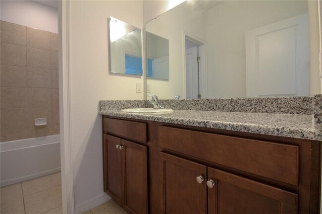 Building Photo - 6524 Great Bear Dr
