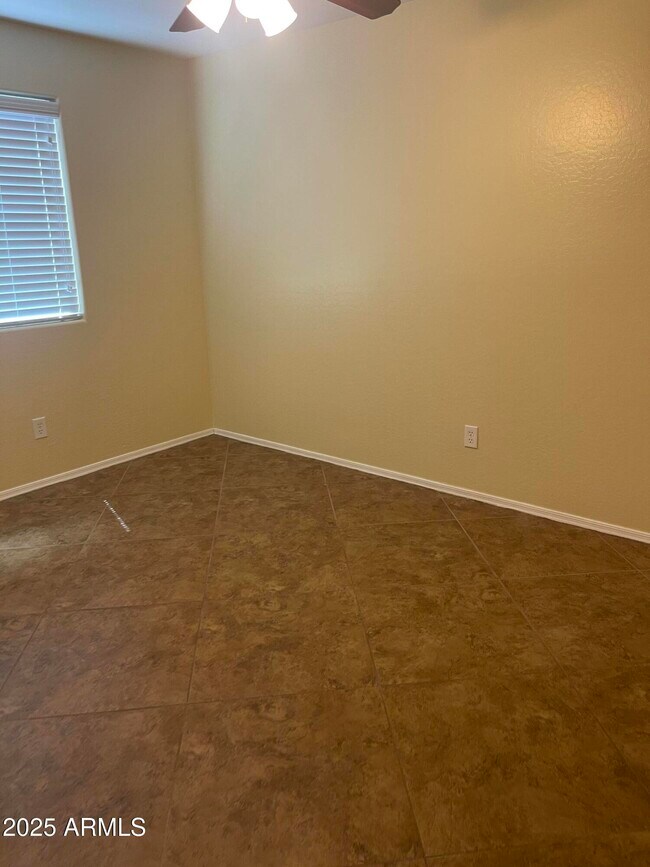 Building Photo - 1437 E Mayfield Dr