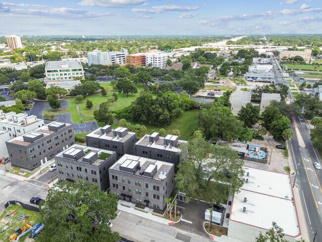 Building Photo - Canvas GWX