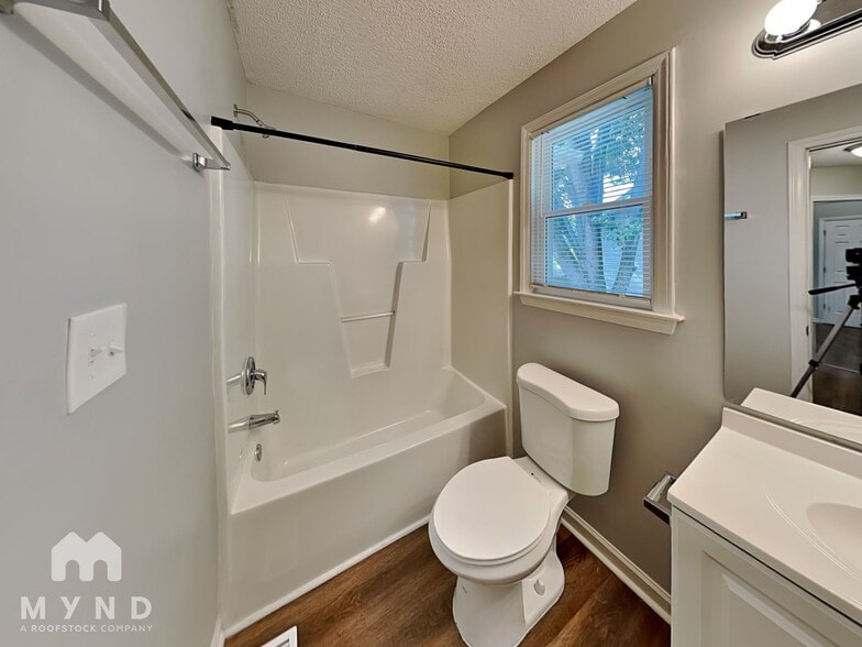Building Photo - 2209 Maybrook Dr