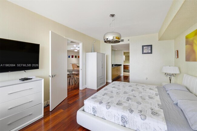 Building Photo - 1800 S Ocean Dr